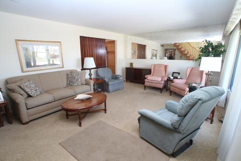27 W Devon Ave, Roselle, IL 60172 photo 3