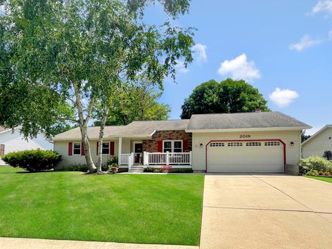 2019 Cimarron Dr, Freeport, IL 61032 photo 1
