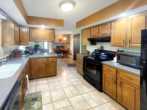2019 Cimarron Dr, Freeport, IL 61032 photo 11