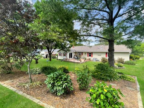 2019 Cimarron Dr, Freeport, IL 61032 photo 3
