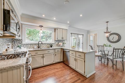 466 Hevern Dr, Wheaton, IL 60189 photo 11