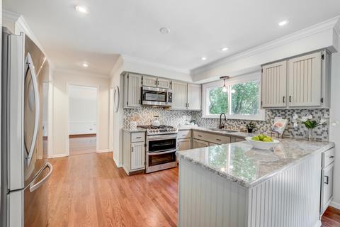 466 Hevern Dr, Wheaton, IL 60189 photo 12