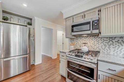 466 Hevern Dr, Wheaton, IL 60189 photo 14