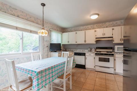 762 Circle Dr, Roselle, IL 60172 photo 3