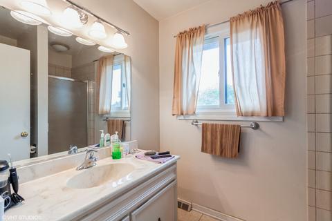 762 Circle Dr, Roselle, IL 60172 photo 15