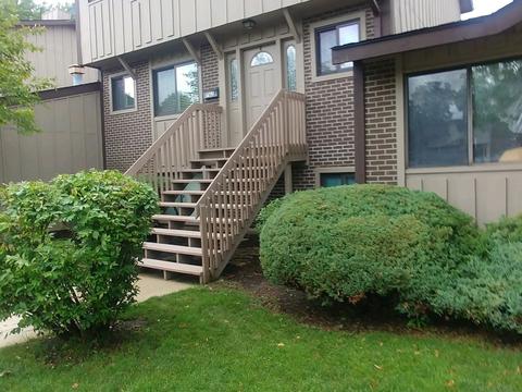 762 Circle Dr, Roselle, IL 60172 photo 1