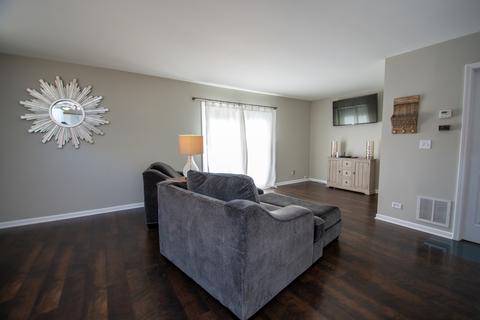 109 Thackeray Dr, Bolingbrook, IL 60440 photo 8