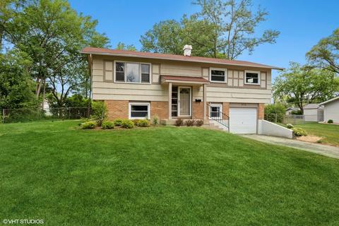 570 Briarcliff Ln, Hoffman Estates, IL 60169 photo 2