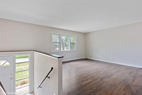 570 Briarcliff Ln, Hoffman Estates, IL 60169 photo 15