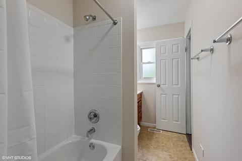 570 Briarcliff Ln, Hoffman Estates, IL 60169 photo 8