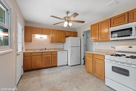 570 Briarcliff Ln, Hoffman Estates, IL 60169 photo 6