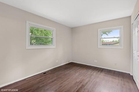 570 Briarcliff Ln, Hoffman Estates, IL 60169 photo 9