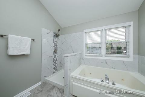 2001 Peach Tree Ln, Algonquin, IL 60102 photo 13