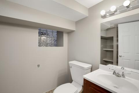 816 E 47th Pl, Chicago, IL 60615 photo 26