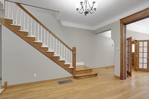 816 E 47th Pl, Chicago, IL 60615 photo 8