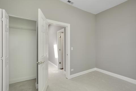 816 E 47th Pl, Chicago, IL 60615 photo 17