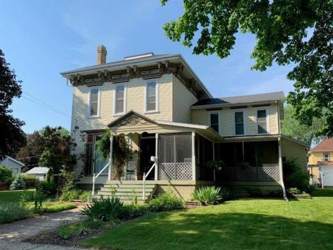 104 W Morris St, Morrison, IL 61270 photo 1