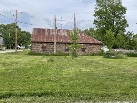 762 N 3906th Rd, Triumph, IL 61371 photo 4