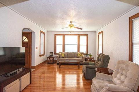358 Mcclure Ave, Elgin, IL 60123 photo 4