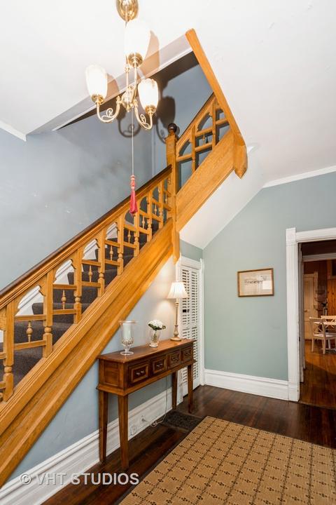 1103 Maple Ave, Evanston, IL 60202 photo 2