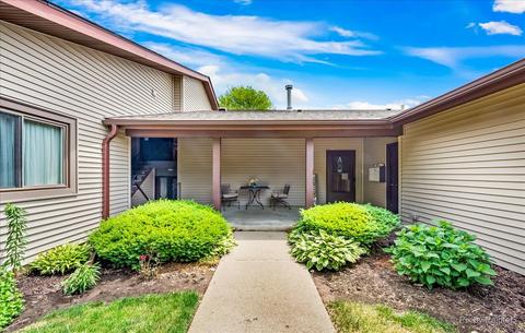 414 Waters Edge Dr #D, Mchenry, IL 60050 photo 1