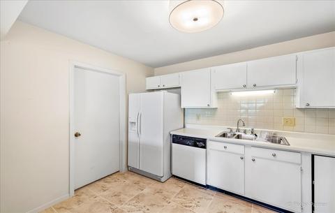 414 Waters Edge Dr #D, Mchenry, IL 60050 photo 7