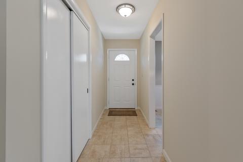 335 Brookside Cir, Wheaton, IL 60187 photo 4