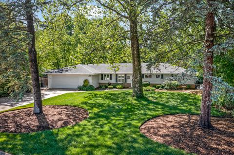 335 Brookside Cir, Wheaton, IL 60187 photo 3