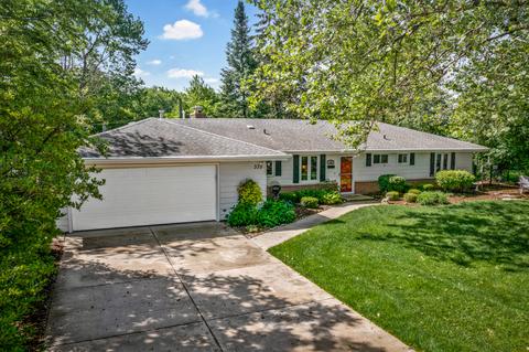 335 Brookside Cir, Wheaton, IL 60187 photo 2
