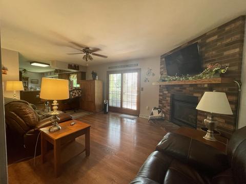 2104 Cimarron Dr, Freeport, IL 61032 photo 3
