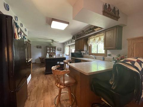 2104 Cimarron Dr, Freeport, IL 61032 photo 5