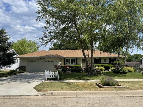 2104 Cimarron Dr, Freeport, IL 61032 photo 1