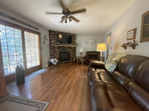 2104 Cimarron Dr, Freeport, IL 61032 photo 4