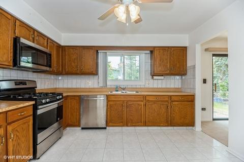 714 Longtree Dr, Wheeling, IL 60090 photo 4