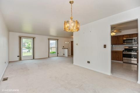 714 Longtree Dr, Wheeling, IL 60090 photo 3