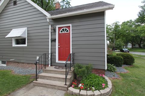 1013 E Olive St E, Bloomington, IL 61701 photo 1