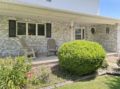 708 E Ash St, Watseka, IL 60970 photo 3