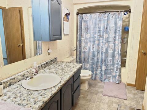 708 E Ash St, Watseka, IL 60970 photo 11
