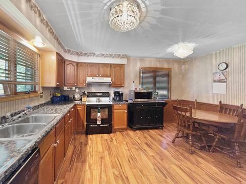 708 E Ash St, Watseka, IL 60970 photo 5