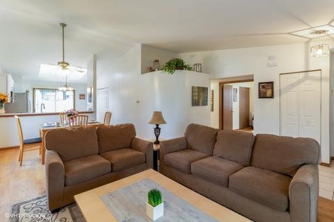 605 Packard Dr, Elgin, IL 60120 photo 3