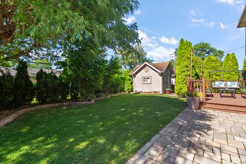 6825 Olympic Dr, Bridgeview, IL 60455 photo 32