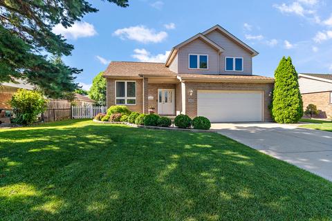 6825 Olympic Dr, Bridgeview, IL 60455 photo 1