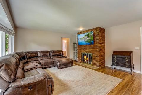 525 S 5th Ave, Des Plaines, IL 60016 photo 4