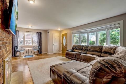 525 S 5th Ave, Des Plaines, IL 60016 photo 2