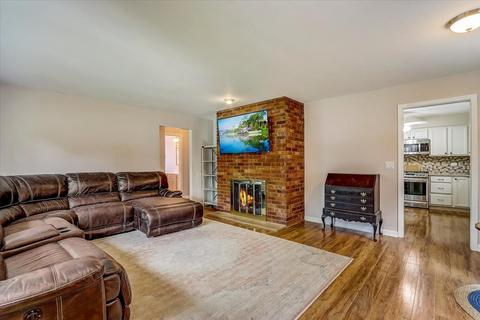 525 S 5th Ave, Des Plaines, IL 60016 photo 3