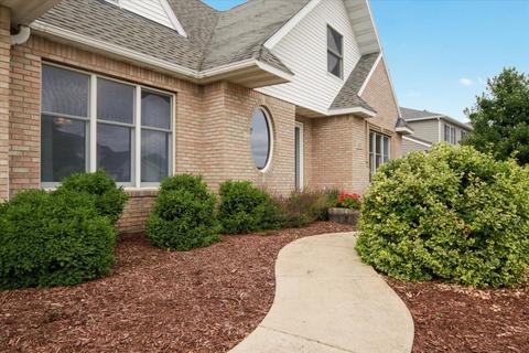 302 Ironwood Cc Dr, Normal, IL 61761 photo 2