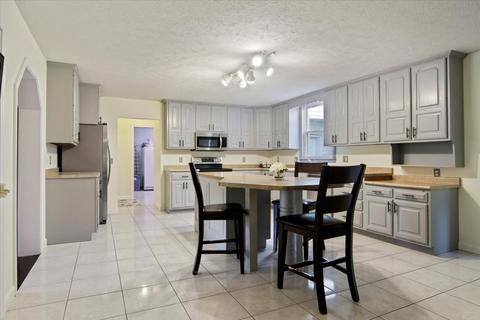 302 Ironwood Cc Dr, Normal, IL 61761 photo 10