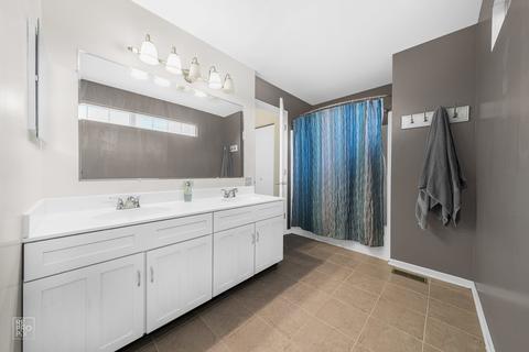 2132 W Adobe Dr, Addison, IL 60101 photo 7