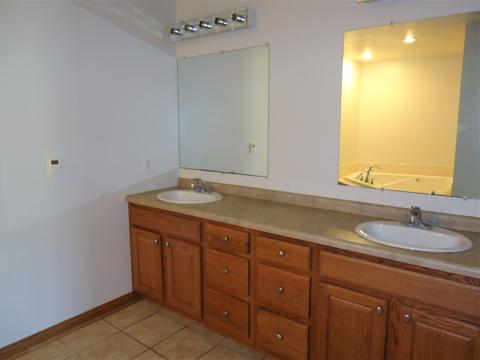 906 34th St, Peru, IL 61354 photo 11