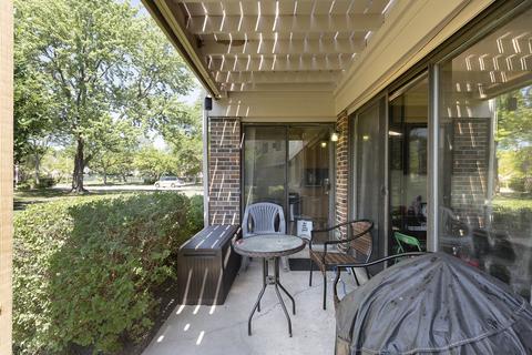 1152 Buckingham Ct #D1, Wheeling, IL 60090 photo 2